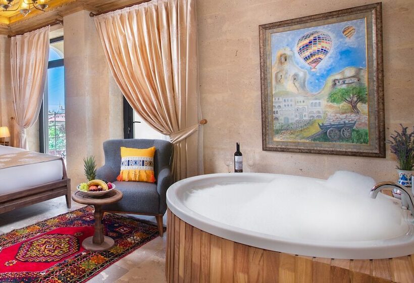 هتل Cappadocia Pyramid Stone House