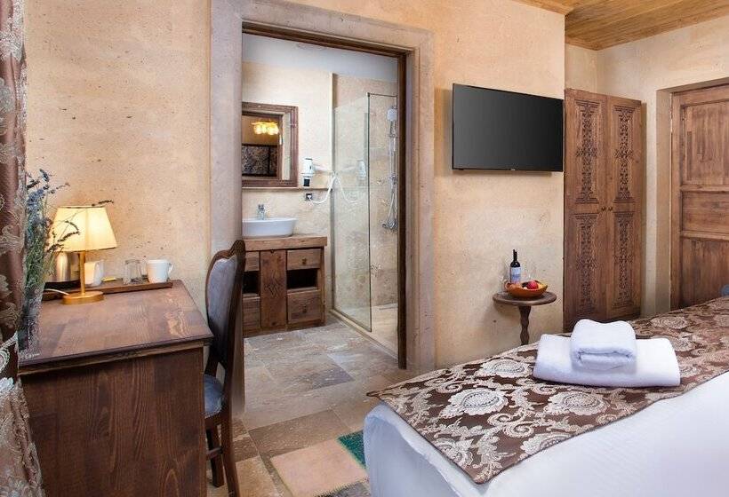 هتل Cappadocia Pyramid Stone House