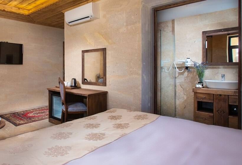 هتل Cappadocia Pyramid Stone House