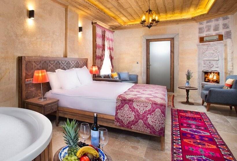 هتل Cappadocia Pyramid Stone House