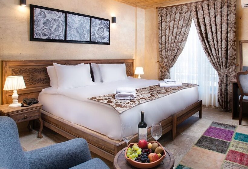 هتل Cappadocia Pyramid Stone House