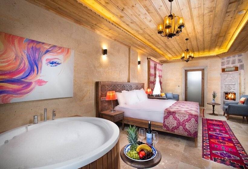 هتل Cappadocia Pyramid Stone House