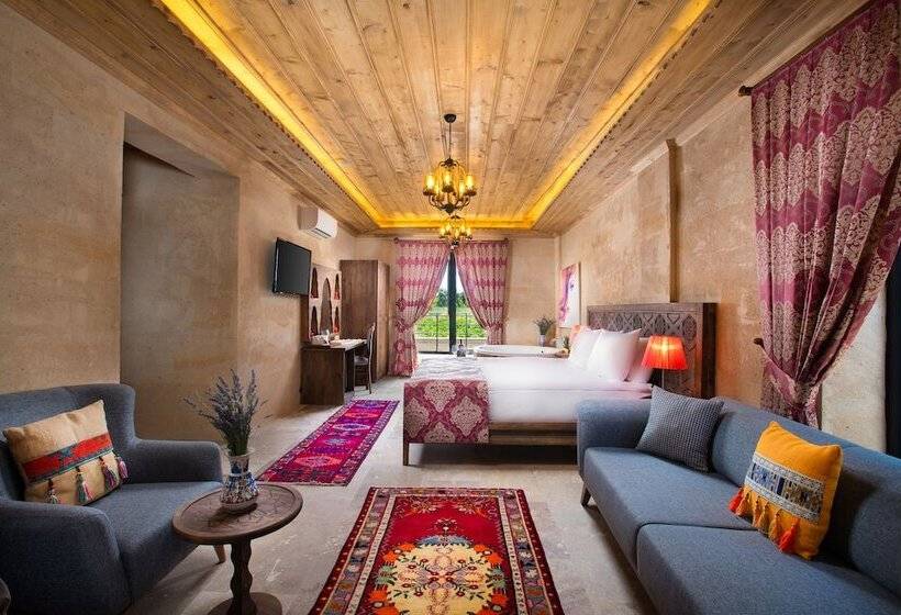 هتل Cappadocia Pyramid Stone House