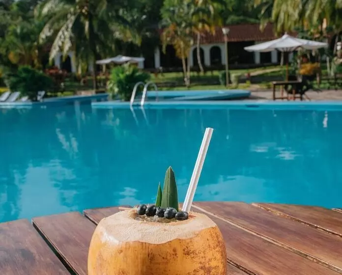 Hotelli Puerto Palmeras Tarapoto Resort