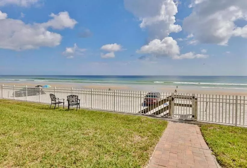 リゾートホテル Coastal Life 206   A 2nd Floor Studio With 2 Single Beds