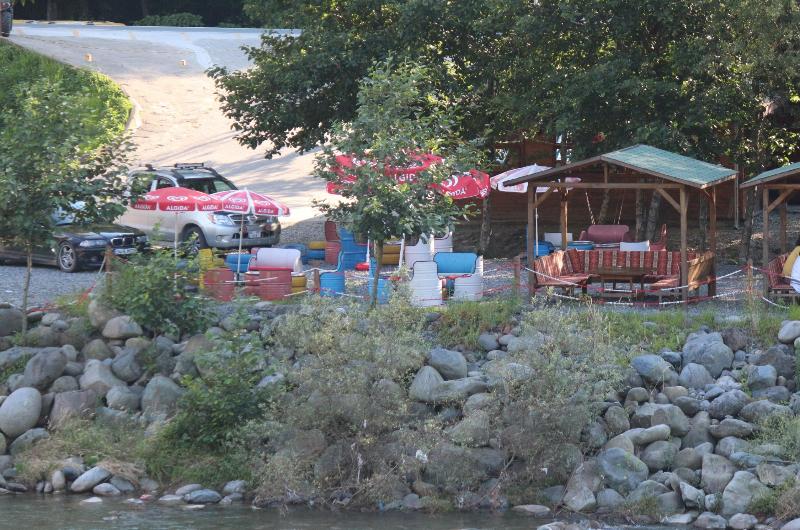 مبيت وإفطار Gurgula Bungalov