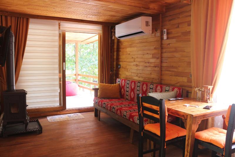 مبيت وإفطار Gurgula Bungalov