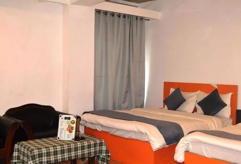 The Jh Hotel Mountabu   200 Mtrs From Nakki Lake