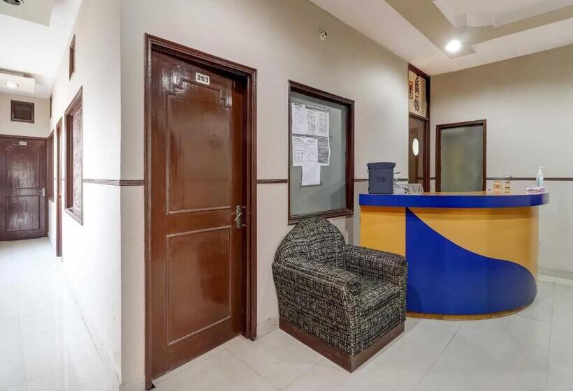 Oyo Hotel City Palace