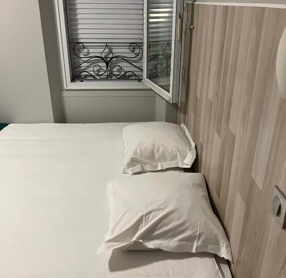 Arcotel Cannes 4 Minutes Du Palais Des Festivals New Management New Team Old Revievv