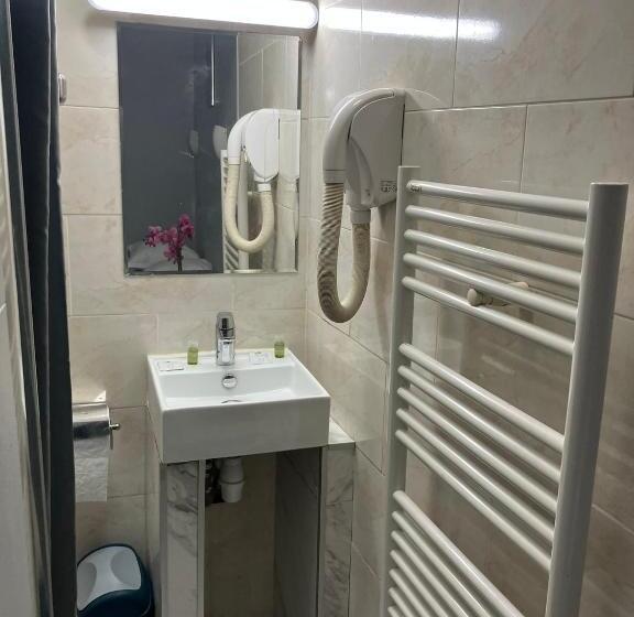 Arcotel Cannes 4 Minutes Du Palais Des Festivals New Management New Team Old Revievv