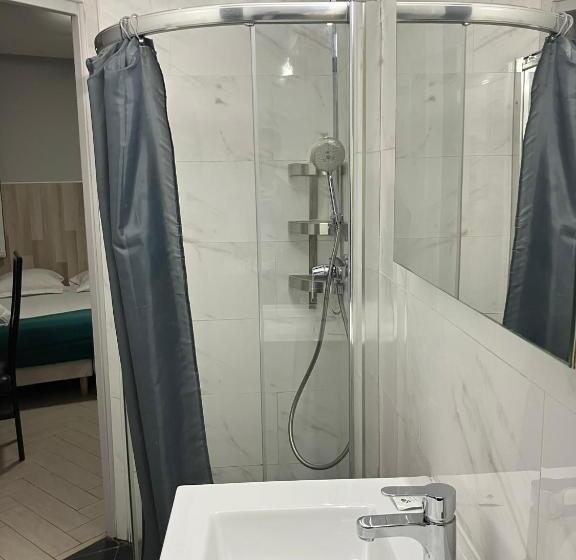 Arcotel Cannes 4 Minutes Du Palais Des Festivals New Management New Team Old Revievv