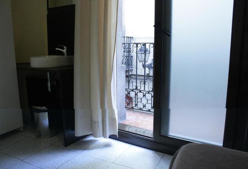 Отель Hostal Baires