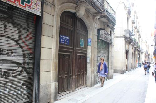 Отель Hostal Baires