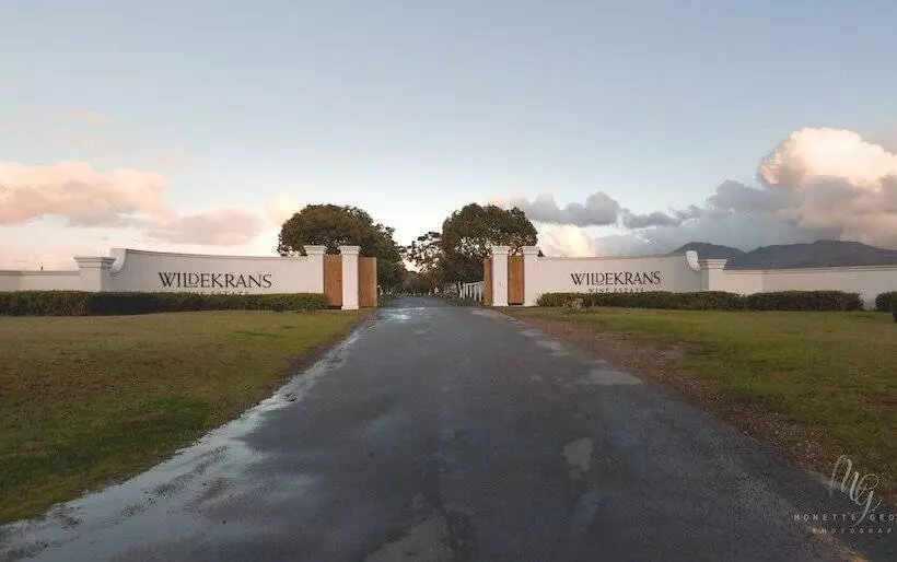 ホテル Endless Vineyards At Wildekrans Wine Estate