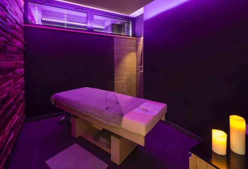 ホテル L'auberge Du Cheval Blanc Et Spa