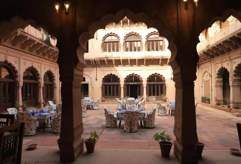 ホテル Mahalkhas Palace