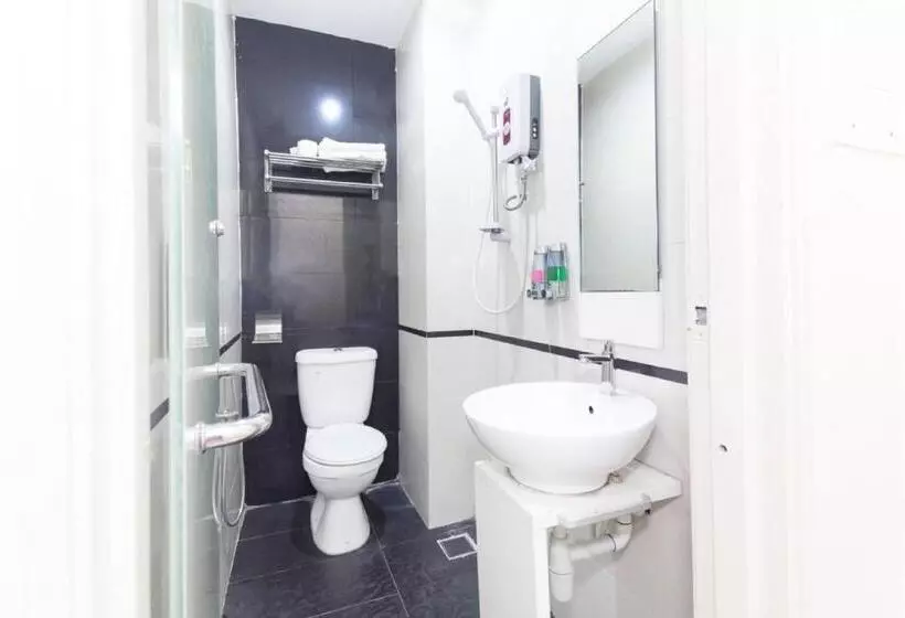 هتل OYO 331 i Boutique 