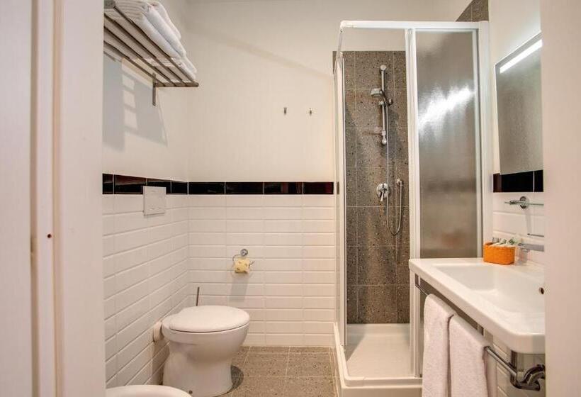 هتل Roma In Una Stanza Guest House