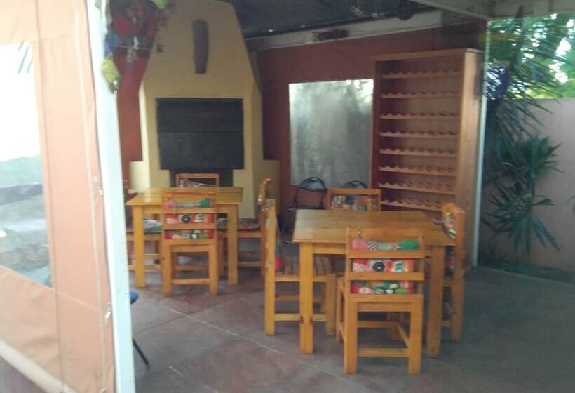 פנסיון Sleepy Gecko Guest House