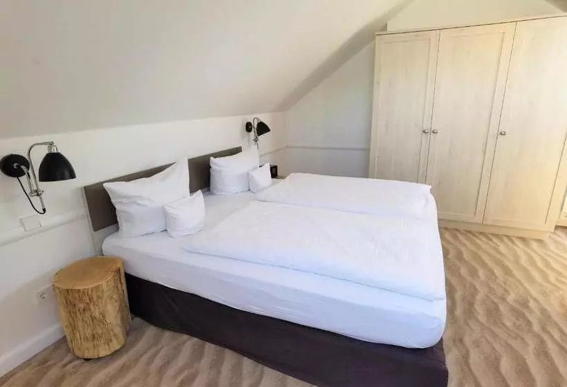 Victoria Suites