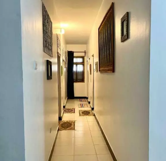 ユースホステル Serene Abodes