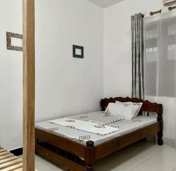 ユースホステル Serene Abodes