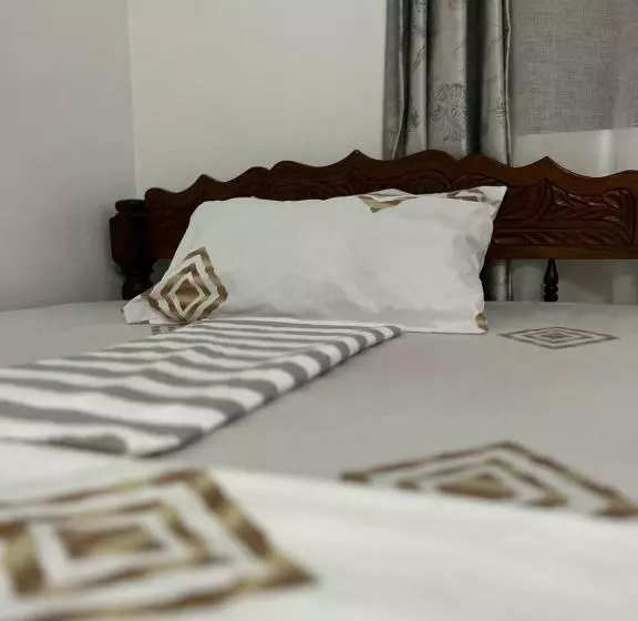 ユースホステル Serene Abodes