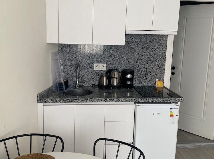 Hadrians Tower Apart Otel