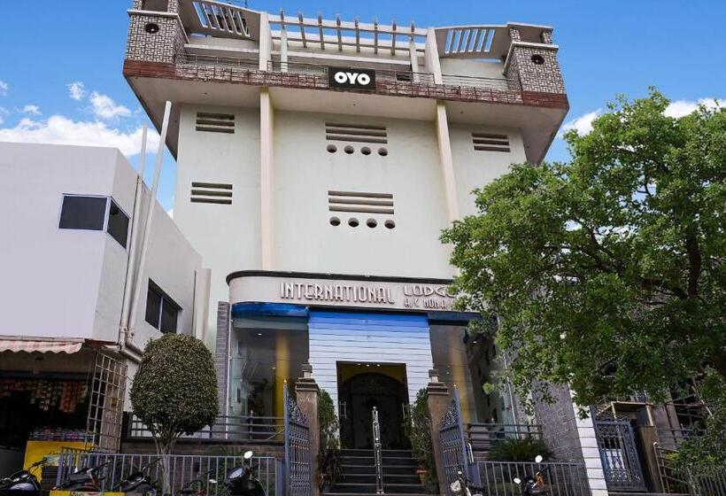 ホテル Oyo Flagship International Lodge