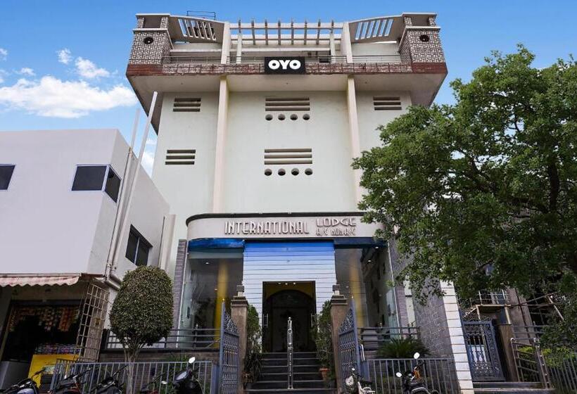 ホテル Oyo Flagship International Lodge