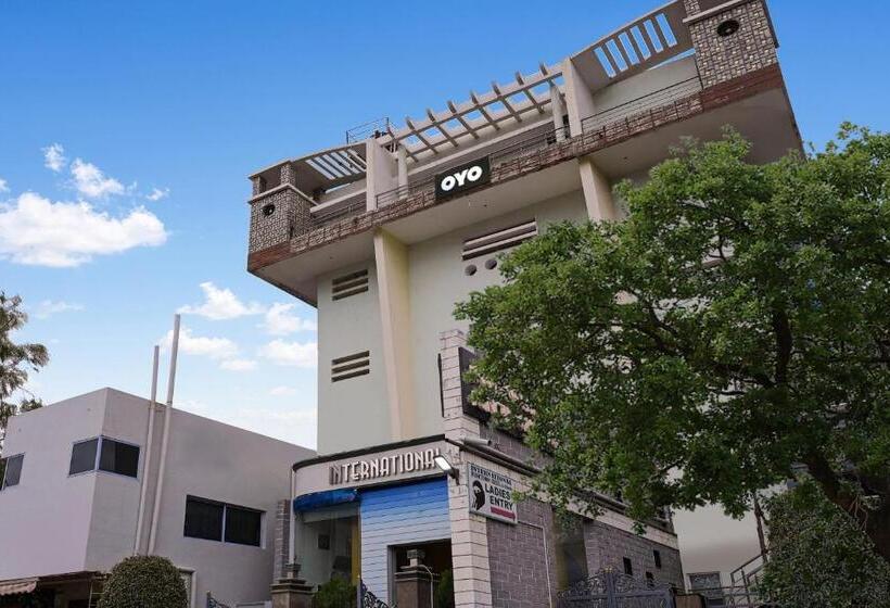 ホテル Oyo Flagship International Lodge