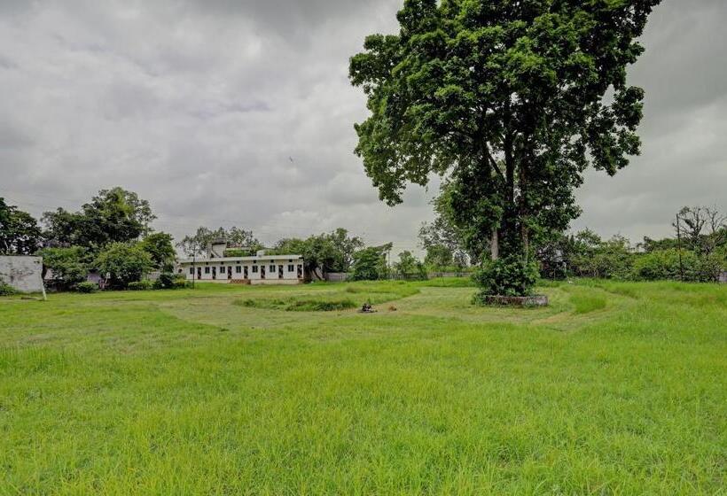 Hotel Spot On Mathurawala Parisar