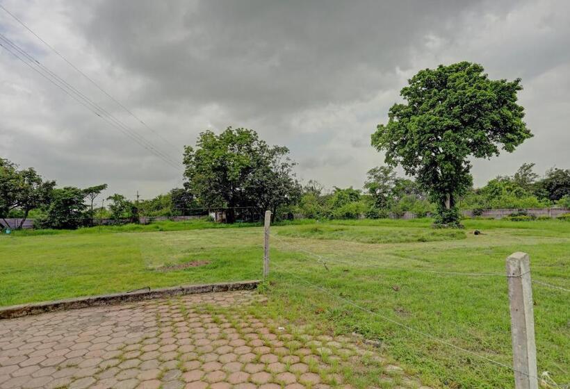 Hotel Spot On Mathurawala Parisar