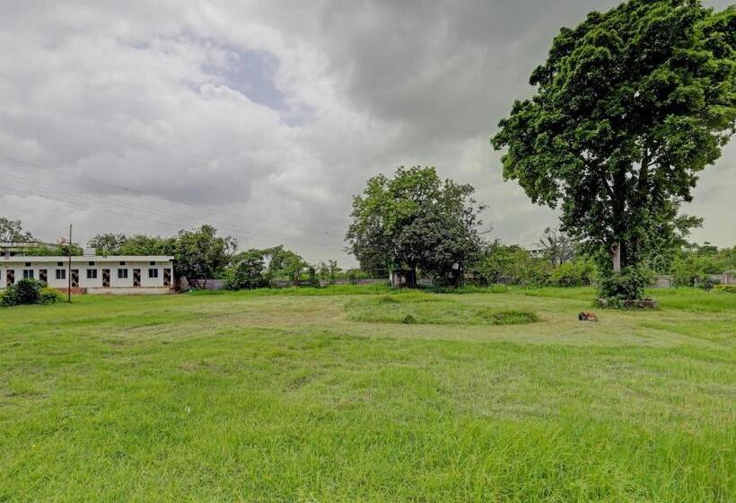 Hotel Spot On Mathurawala Parisar