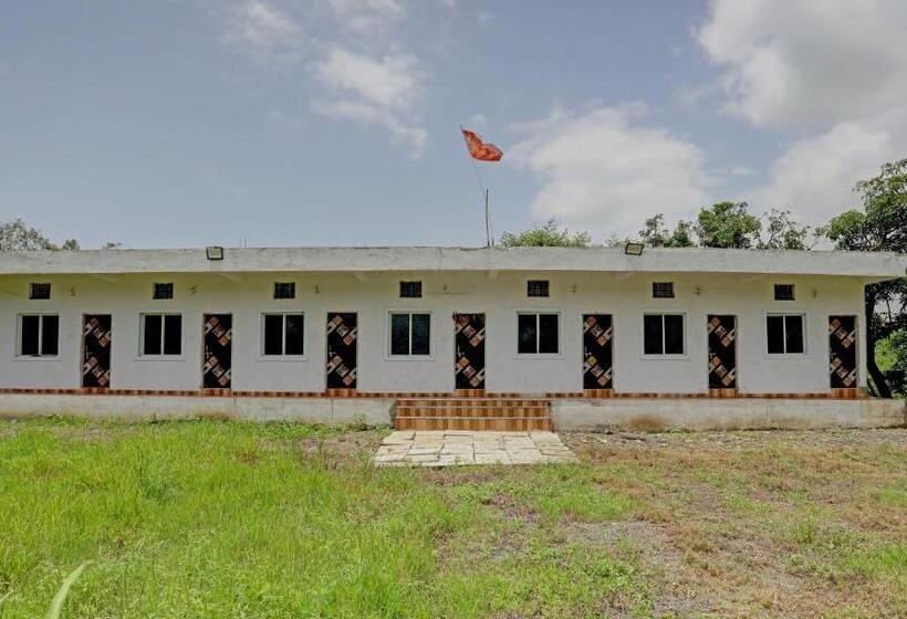 Hotel Spot On Mathurawala Parisar