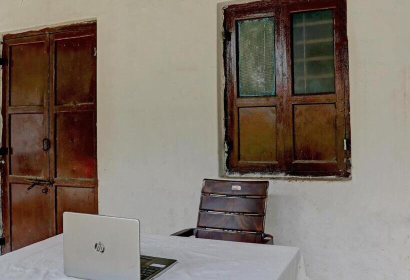 Hotel Spot On Mathurawala Parisar