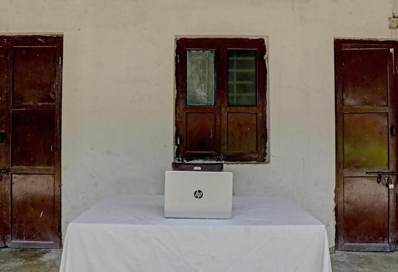 Hotel Spot On Mathurawala Parisar