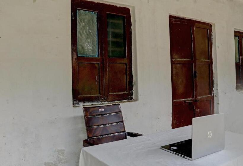 Hotel Spot On Mathurawala Parisar