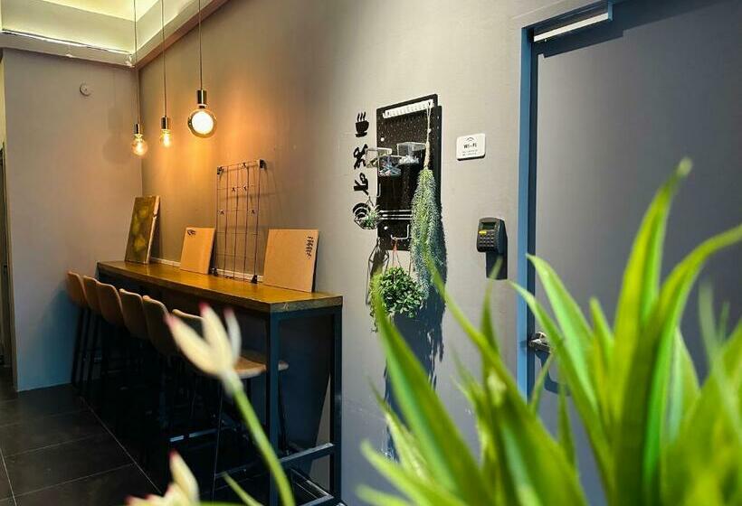 هتل کپسول The Capsule