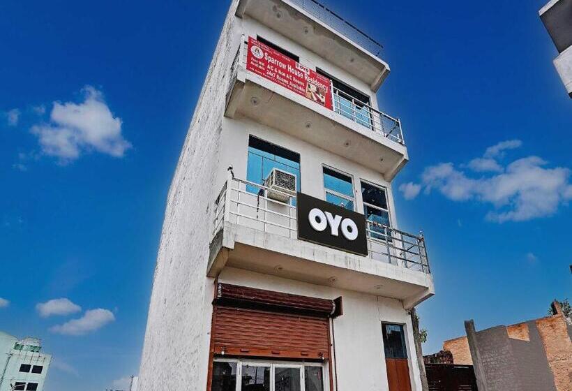בית מלון כפרי Oyo Flagship Sparrow House Residency
