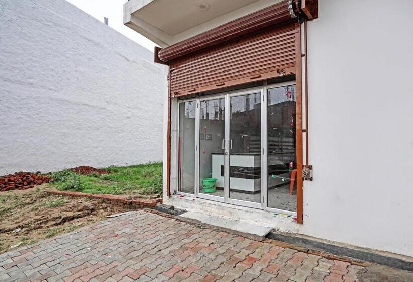 בית מלון כפרי Oyo Flagship Sparrow House Residency