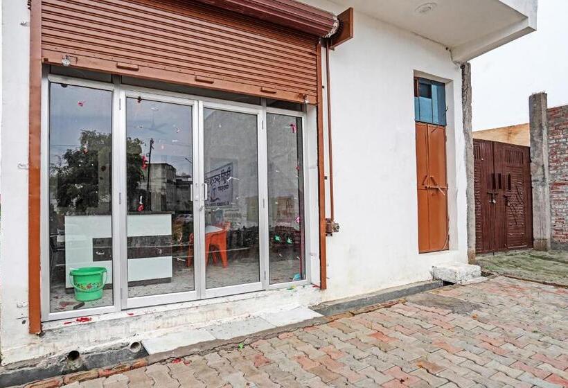 בית מלון כפרי Oyo Flagship Sparrow House Residency