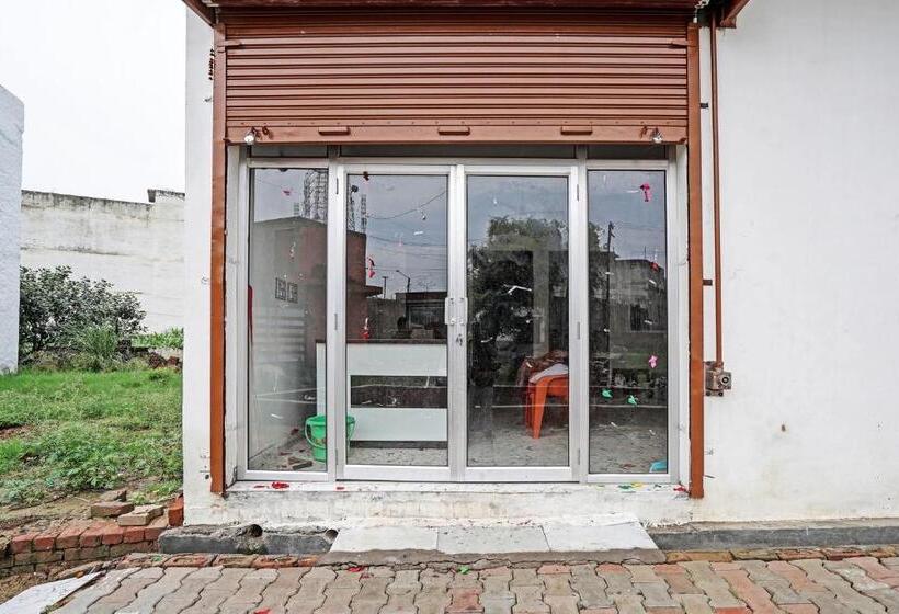 בית מלון כפרי Oyo Flagship Sparrow House Residency