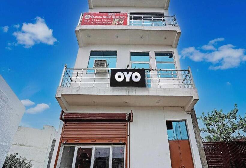 בית מלון כפרי Oyo Flagship Sparrow House Residency