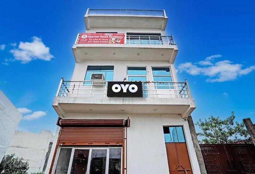 בית מלון כפרי Oyo Flagship Sparrow House Residency
