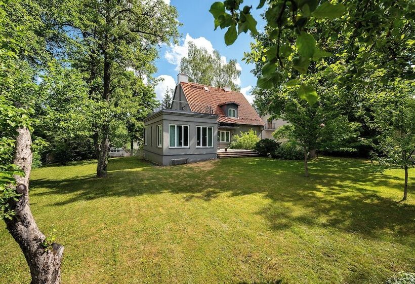 پانسیون Gustav Ernesaks  Kadriorg