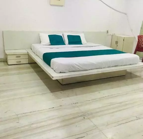 ペンション Comfortable Guest House Stay In Jubilee Hills
