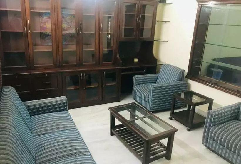 ペンション Comfortable Guest House Stay In Jubilee Hills