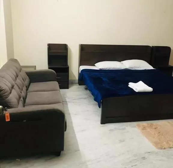 ペンション Comfortable Guest House Stay In Jubilee Hills